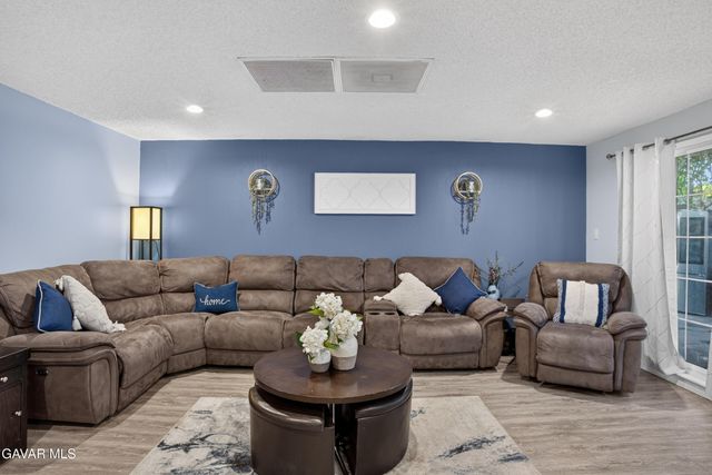 8330 Stansbury Avenue, Panorama City, CA 91402