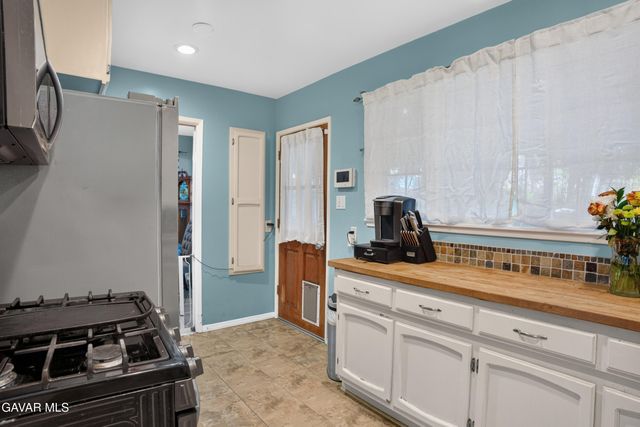 8330 Stansbury Avenue, Panorama City, CA 91402