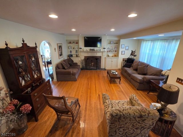 305 E 40Th St, Paterson City, NJ 07504