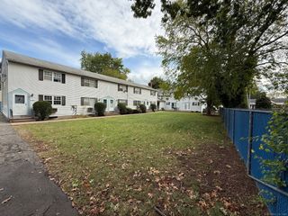 633 Center Street APT A, Manchester, CT 06040