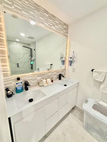 11216 SW 166th Ter, Miami, FL 33157