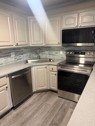 302 Knotty Pine Circle A-1, Greenacres, FL 33463