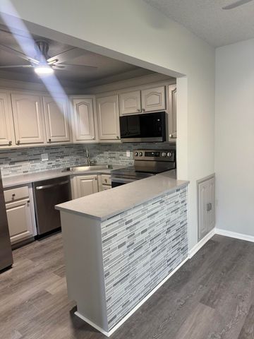 302 Knotty Pine Circle A-1, Greenacres, FL 33463