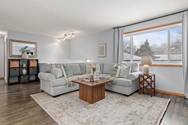 6596 Sandlewood Road, Woodbury, MN 55125