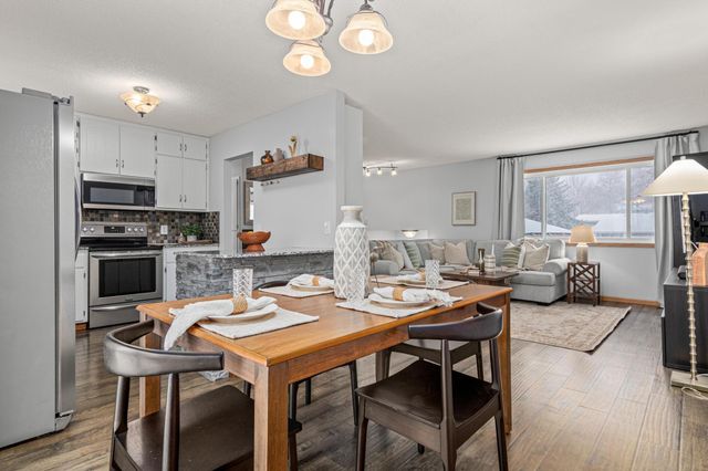 6596 Sandlewood Road, Woodbury, MN 55125