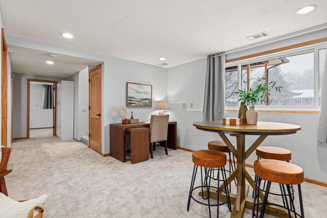 6596 Sandlewood Road, Woodbury, MN 55125