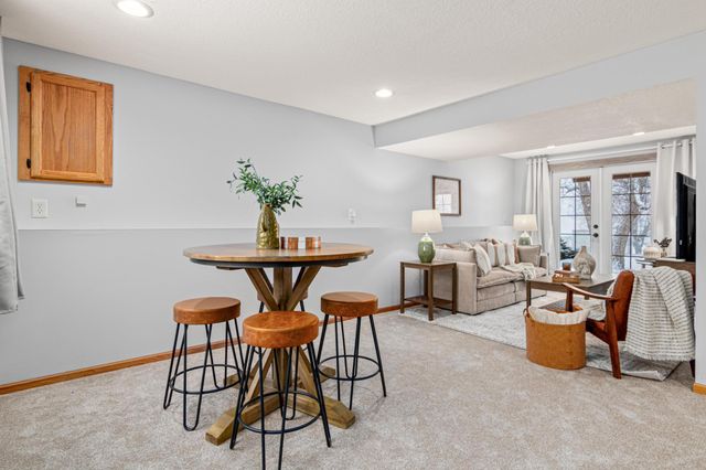 6596 Sandlewood Road, Woodbury, MN 55125