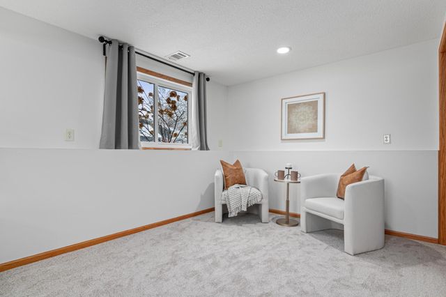 6596 Sandlewood Road, Woodbury, MN 55125