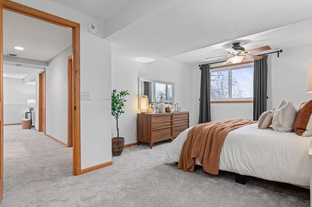 6596 Sandlewood Road, Woodbury, MN 55125