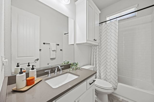 136 Ocotillo Drive, Waxahachie, TX 75165