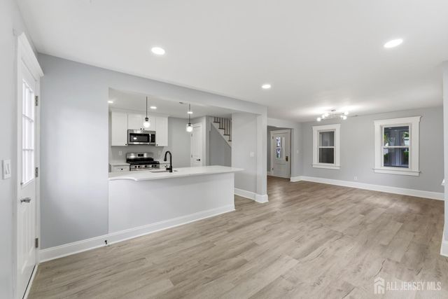 11 Jean Court, Woodbridge Proper, NJ 07095