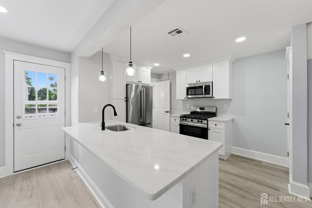11 Jean Court, Woodbridge Proper, NJ 07095