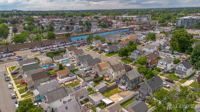 11 Jean Court, Woodbridge Proper, NJ 07095