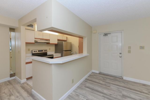 2512 SE Anchorange A-1, Port St Lucie, FL 34952