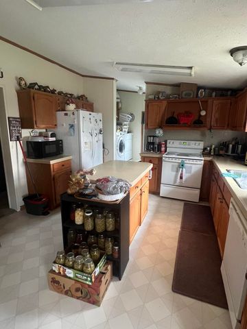 704 Cardwell Road, Harrodsburg, KY 40330