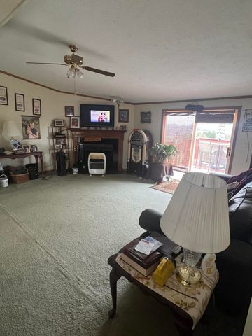 704 Cardwell Road, Harrodsburg, KY 40330