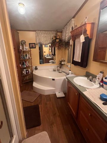 704 Cardwell Road, Harrodsburg, KY 40330