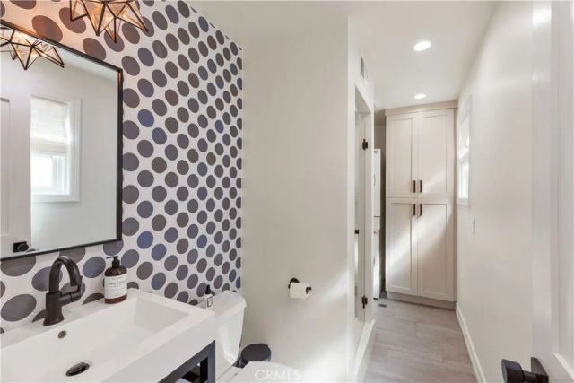 5537 E Seaside Walk, Long Beach, CA 90803