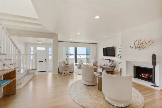 5537 E Seaside Walk, Long Beach, CA 90803