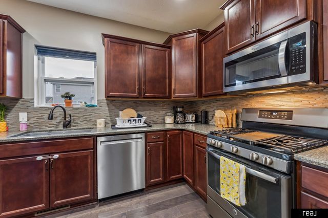 4926 N 205th Street, Elkhorn, NE 68022