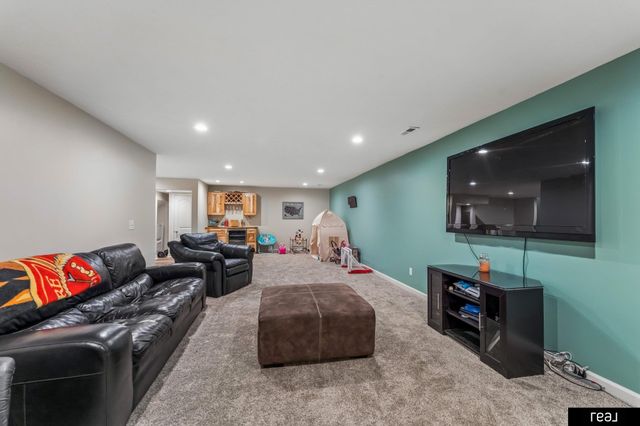 4926 N 205th Street, Elkhorn, NE 68022