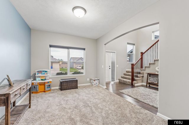 4926 N 205th Street, Elkhorn, NE 68022
