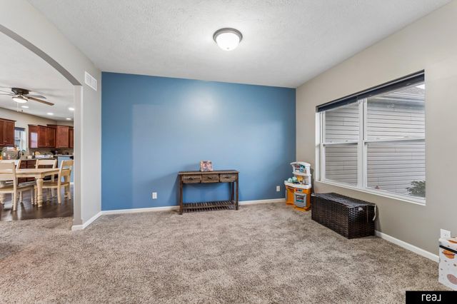 4926 N 205th Street, Elkhorn, NE 68022
