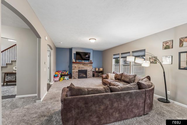 4926 N 205th Street, Elkhorn, NE 68022