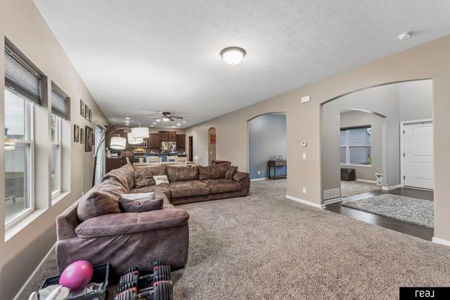 4926 N 205th Street, Elkhorn, NE 68022