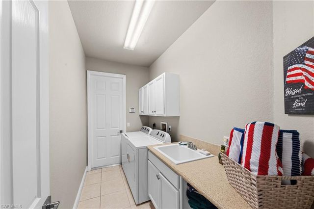 414 SE 30th TER, Cape Coral, FL 33904