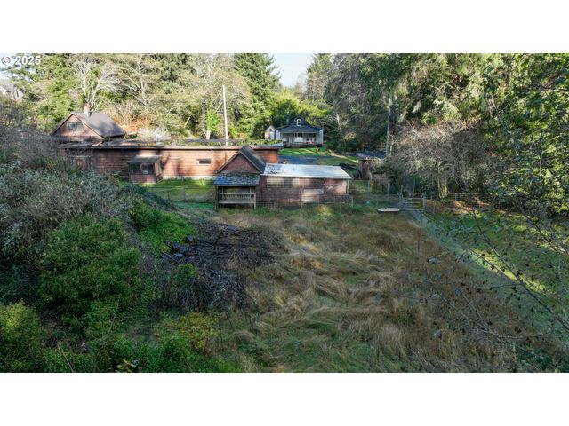 735 3RD St, Gearhart, OR 97138