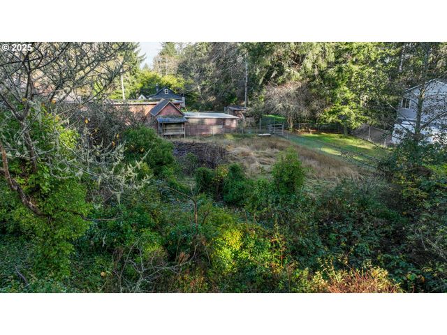 735 3RD St, Gearhart, OR 97138