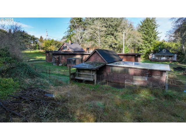 735 3RD St, Gearhart, OR 97138