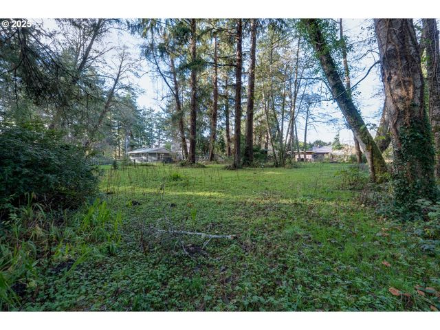 735 3RD St, Gearhart, OR 97138