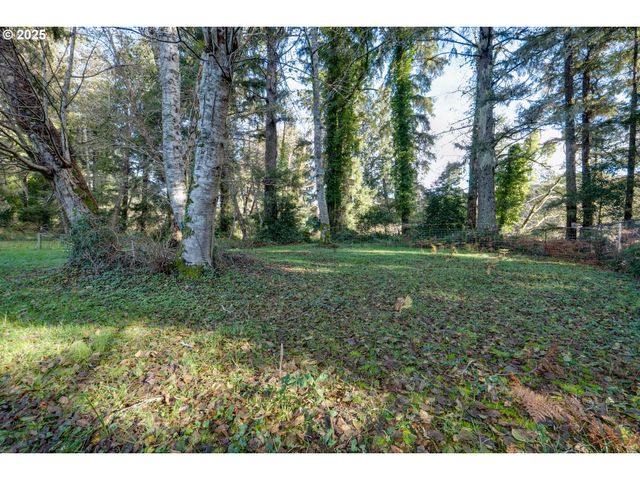 735 3RD St, Gearhart, OR 97138