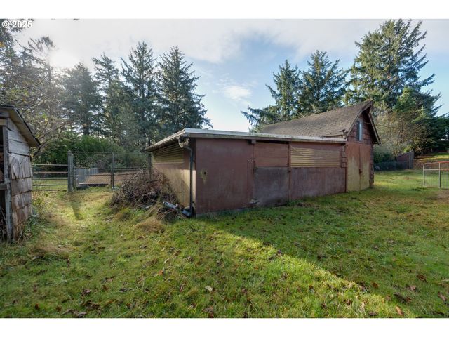 735 3RD St, Gearhart, OR 97138