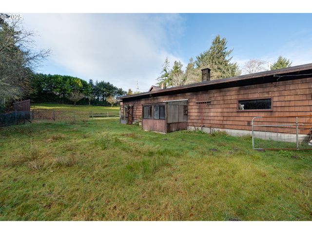 735 3RD St, Gearhart, OR 97138