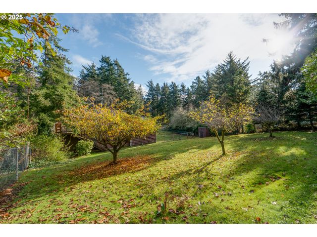 735 3RD St, Gearhart, OR 97138