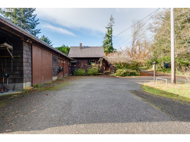 735 3RD St, Gearhart, OR 97138