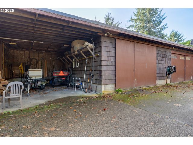 735 3RD St, Gearhart, OR 97138