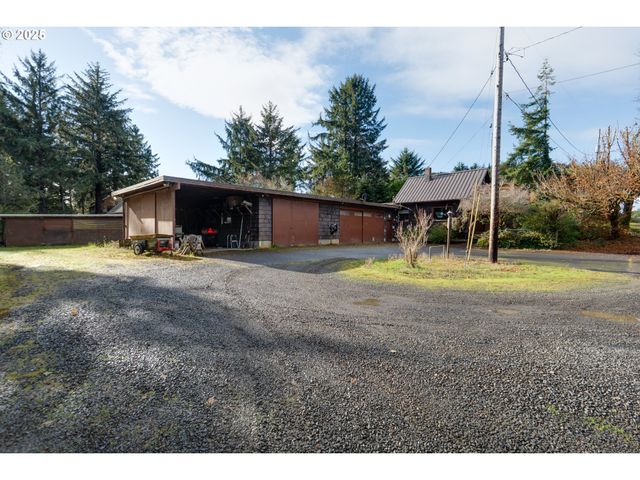 735 3RD St, Gearhart, OR 97138