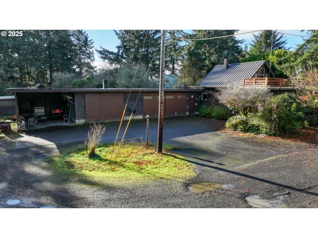 735 3RD St, Gearhart, OR 97138
