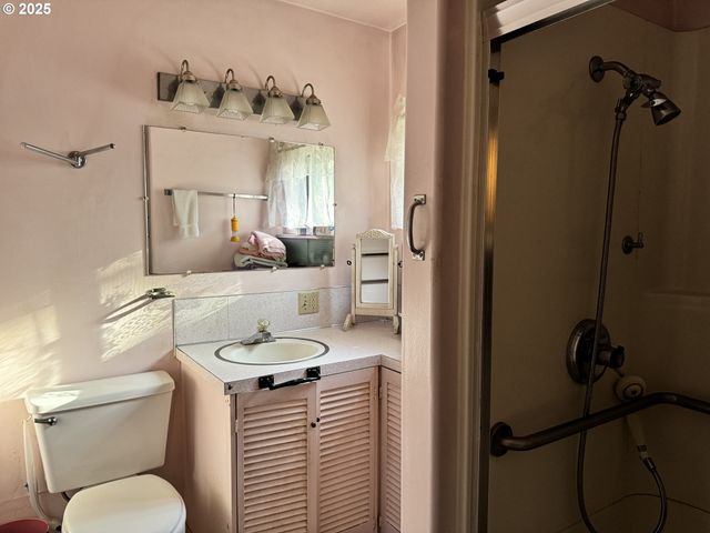 735 3RD St, Gearhart, OR 97138