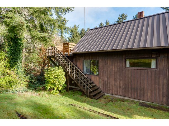 735 3RD St, Gearhart, OR 97138