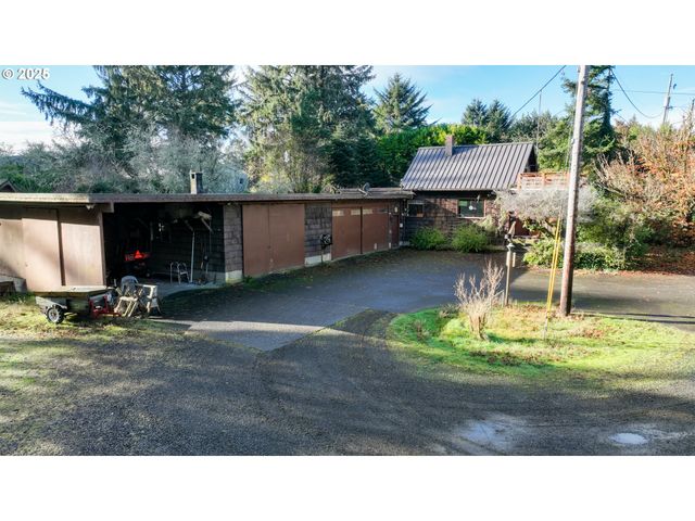 735 3RD St, Gearhart, OR 97138