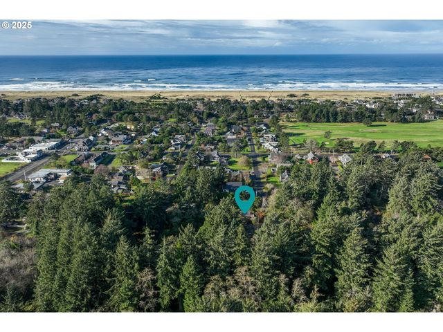 735 3RD St, Gearhart, OR 97138