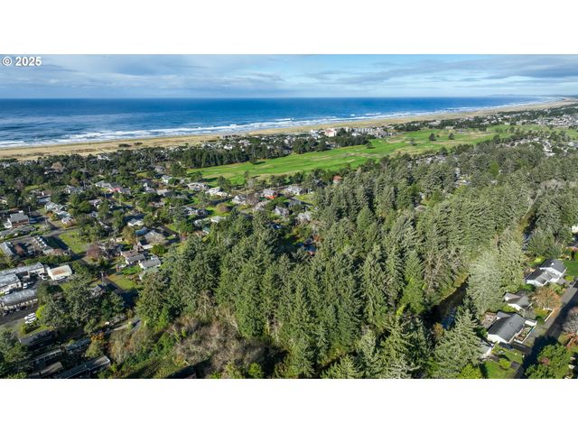 735 3RD St, Gearhart, OR 97138
