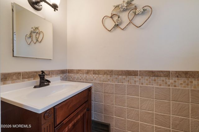 132 Apple Blossom Lane, Middletown, NJ 07748