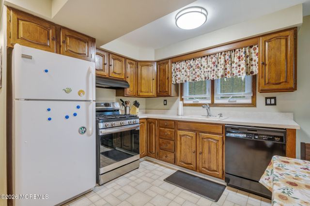 132 Apple Blossom Lane, Middletown, NJ 07748