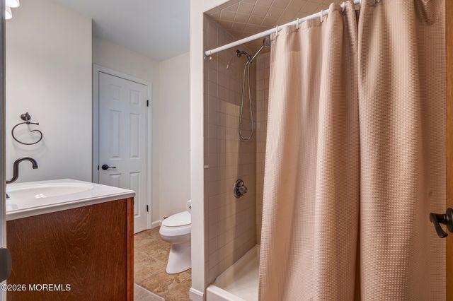 132 Apple Blossom Lane, Middletown, NJ 07748